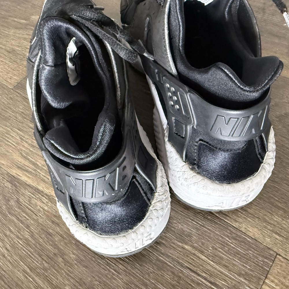 Black Nike Air Huarache Run Sneakers Size 10.5 - Picture 7 of 9